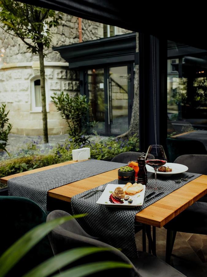 Lion'S Castle Hotel 리비프 외부 사진