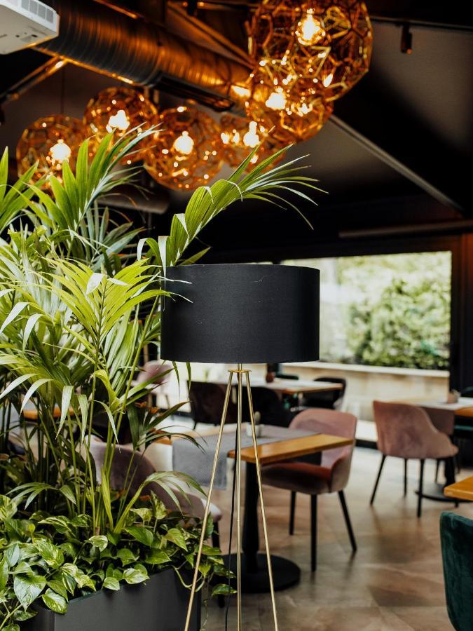 Lion'S Castle Hotel 리비프 외부 사진