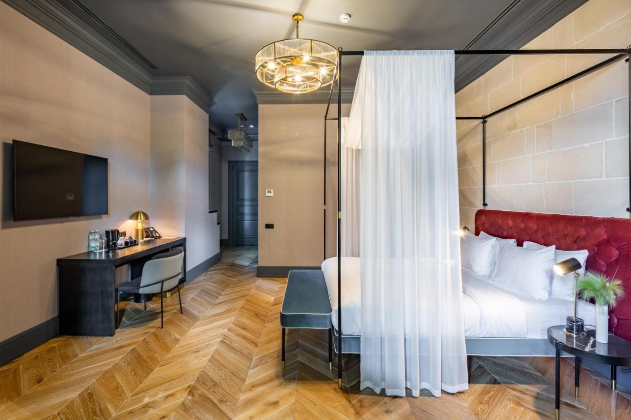 Lion'S Castle Hotel 리비프 외부 사진