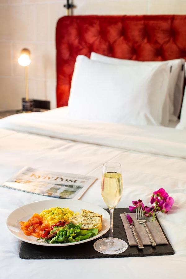 Lion'S Castle Hotel 리비프 외부 사진
