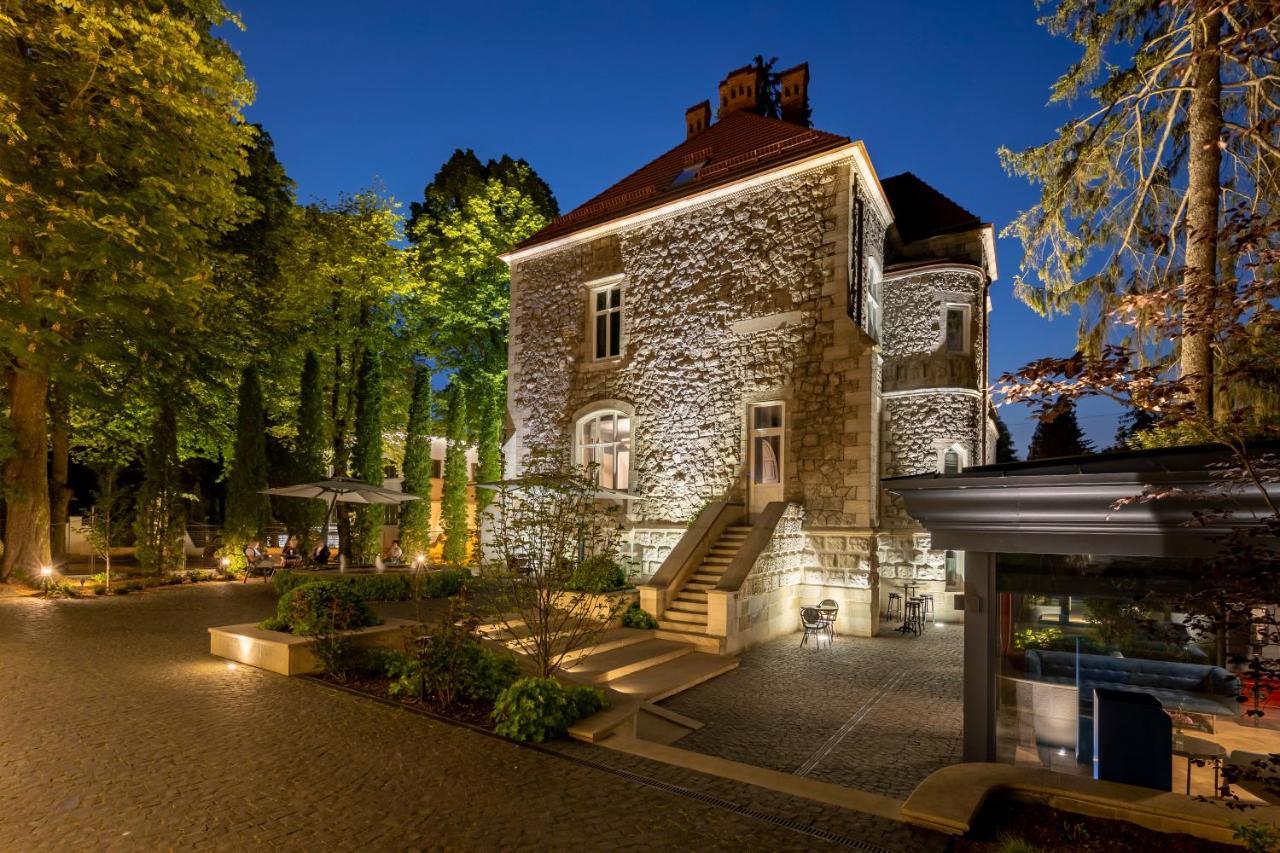 Lion'S Castle Hotel 리비프 외부 사진
