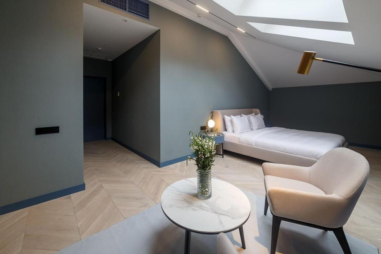 Lion'S Castle Hotel 리비프 외부 사진
